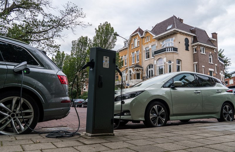 Mehr über den Artikel erfahren Steuerfreies Aufladen von Elektrofahrzeugen