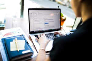 Mehr über den Artikel erfahren Influencer und Blogger: Steuerliche Einordnung 